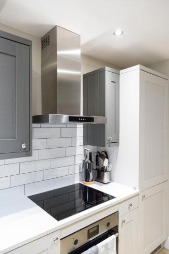 The Jungle! House with Hot Tub. in Nuthall