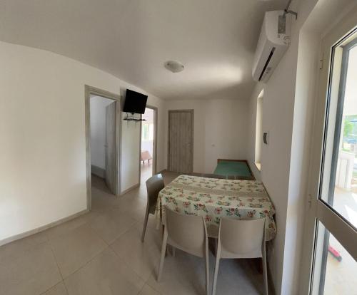 3 bedrooms, 4 beds