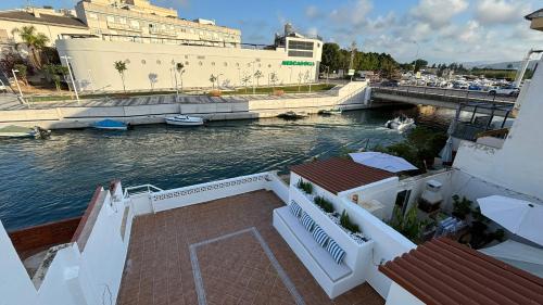 Fishermen House with private mooring