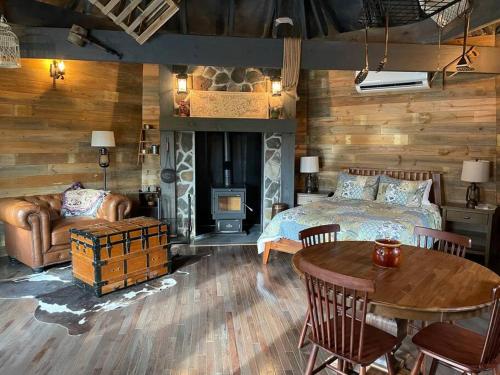 The Hut at the Farm in Benton, USA