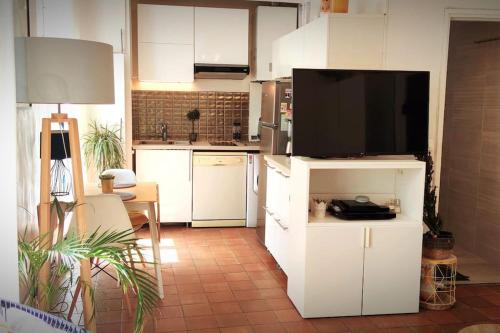 Charming 1 bedroom in Upper Marais, Paris (photo 8)