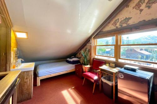 Fireside Inn & Hostel – Breckenridge, CO
