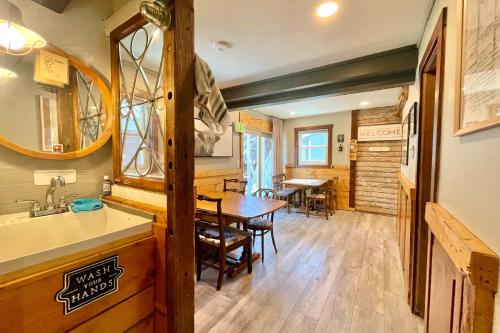 Fireside Inn & Hostel – Breckenridge, CO