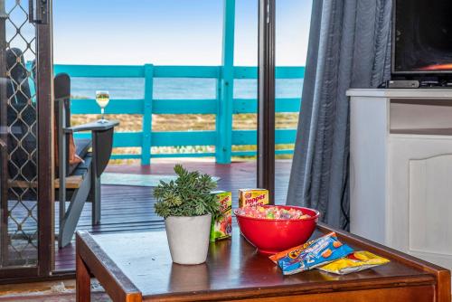 Létesítmények, Blue View - UNINTERRUPTED OCEAN VIEWS FOR MILES in Guilderton