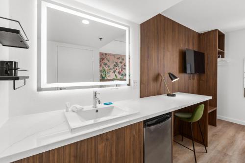 Uptown Inn by Vantaggio Suites near Balboa Park