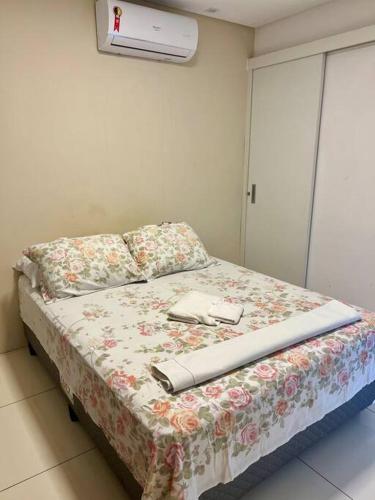 Quarto e sala bem localizado