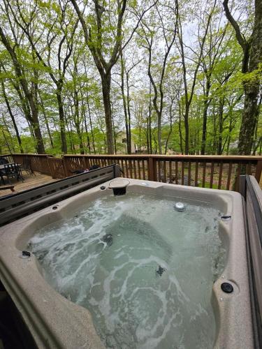 Pocono Mountain View Lake House in Lake Harmony in Lake Harmony, USA