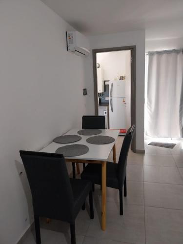 One-Bedroom Apartment image 5
