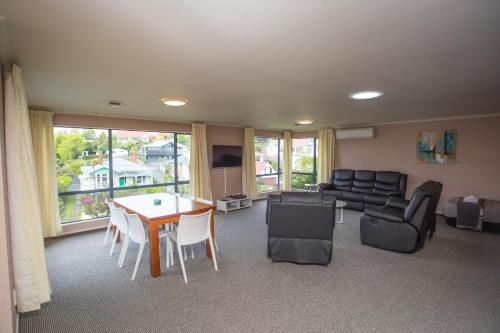 3 bedrooms, 5 beds