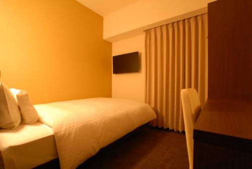 Single Room A - Non-Smoking image 6