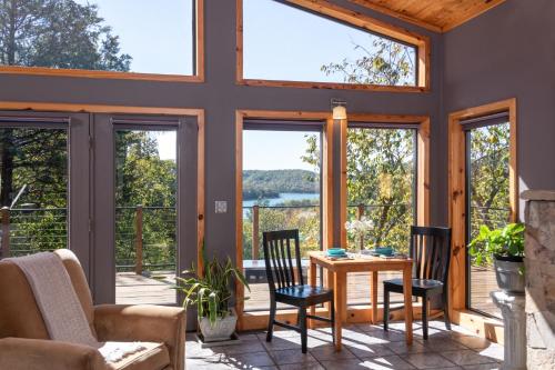 Beaver Lakefront Cabins - Couples Only Getaways - 주변 환경