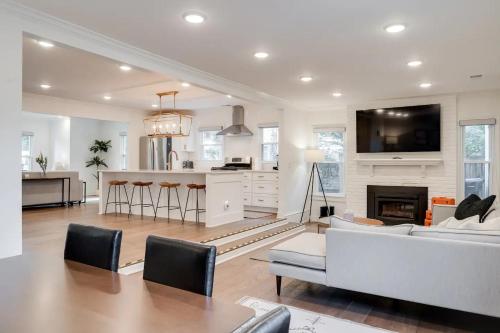 Modern cozy residential home local experience in Louisville, USA