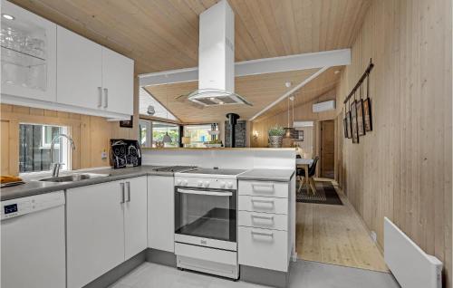 Kitchen, Holiday Home Jægerens Vej in Blokhus