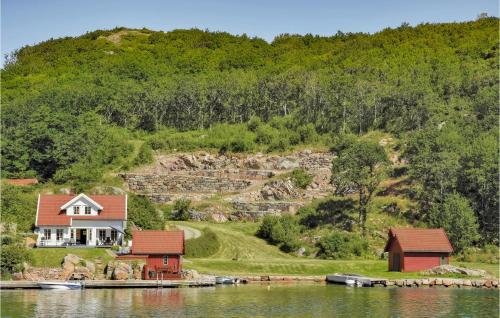Five-Bedroom Holiday Home