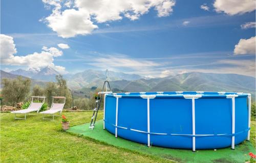 Сад, Awesome Home In Frazione Antognano in Мiнучанно