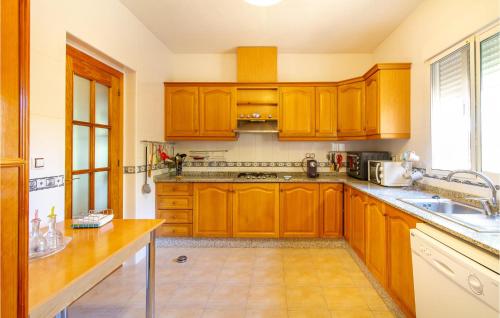 Konyha, Beautiful Home In Pliego in El Berro