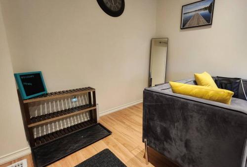 Moons & Noons -Separate Unit for your Comfort in อแจค