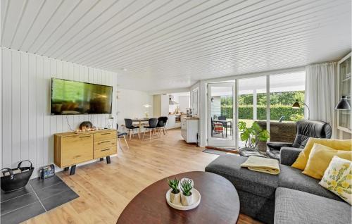 Cozy Home In Ulfborg With Kitchen in Ulfborg