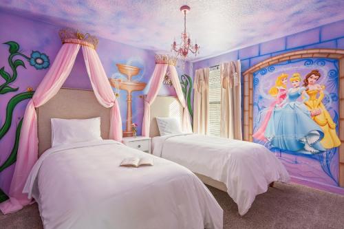 Under the Sea Magical Getaway with Arcade Room in Davenport, USA