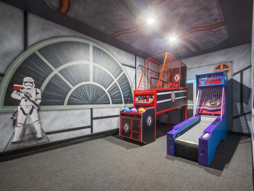 Under the Sea Magical Getaway with Arcade Room in Davenport, USA