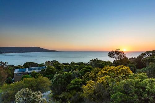 Ellerina Sea Vista Stunning views pool sauna and alfresco entertaining