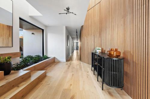 Beachside Lane - Water Views, On the Beach, Modern