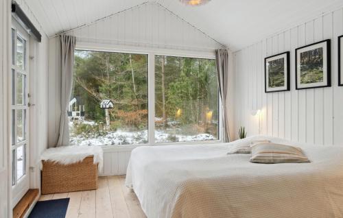 Cozy Home In Hadsund With Kitchen in Helberskov