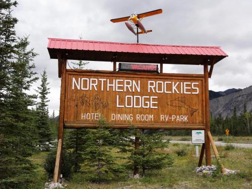 Northern Rockies Lodge Muncho Lake