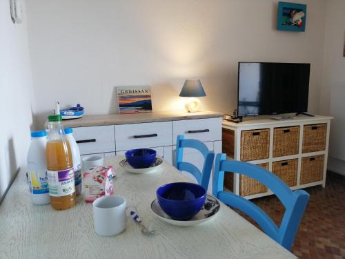 Apartment room in Gruissan - A 2 Pas de la Plage - Studio Cabine pour 4 - Parking Securise - FR-1-796-15