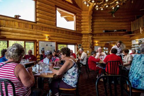 Restorāns, Northern Rockies Lodge in Muncho Lake (BC)