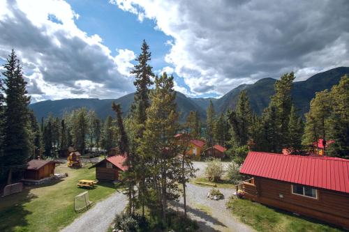Viesnīcas āriene, Northern Rockies Lodge in Muncho Lake (BC)