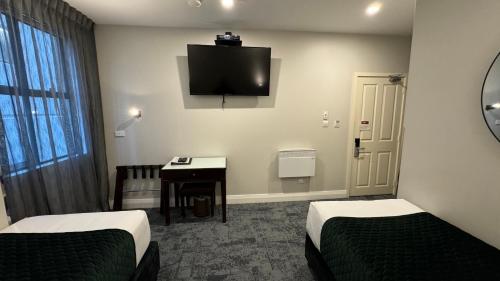 Twin Single Room image 2