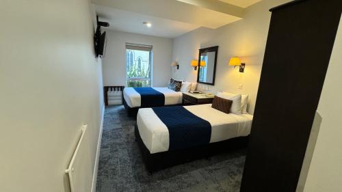 Twin Room image 7