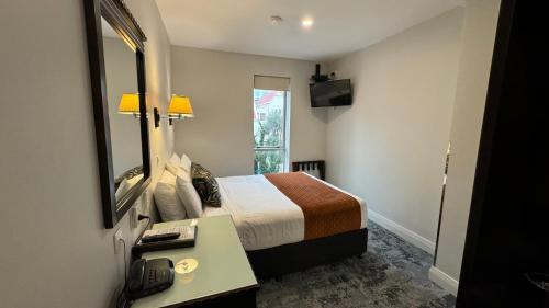 Queen Room room in Trinity Hotel