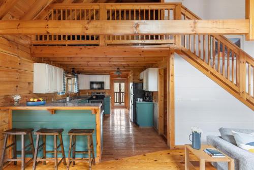 Yesteryear Mountain Charm Modern Vintage Retreat in Sevierville, USA