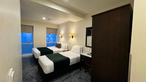 Twin Room image 2