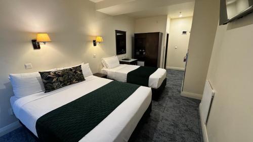 Twin Room image 3