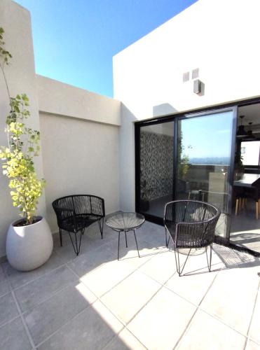 Rent for Days - Mono Zoe