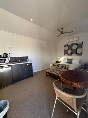 ห้องครัว, Parachilna Overflow Accommodation in ฟลินเดอร์ส เรนจ์