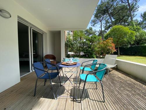 Confort lumineux à 400m de la plage avec terrasse & équipements modernes - image 4