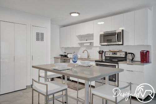 Unit F SeaI Private Unit near Deerfield Beach in Deerfield Beach, USA