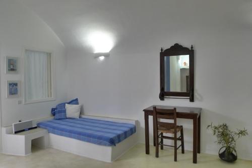 Altana Heritage Suites Room Type - Junior Cave House Suite with Caldera View