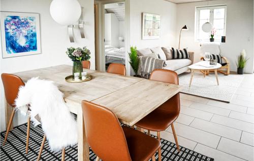  Four-Bedroom Holiday Home In Ulfborg in Øhuse