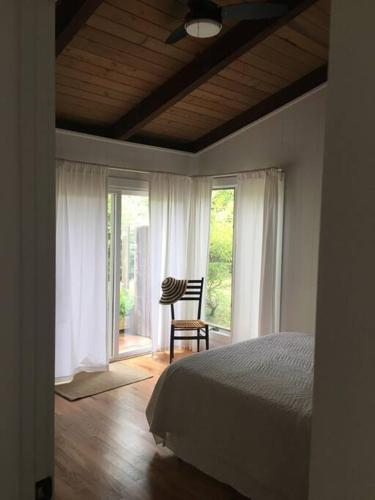 Walk To Beach - Bright, Pond-Facing 2BR Leisurama in Montauk, USA