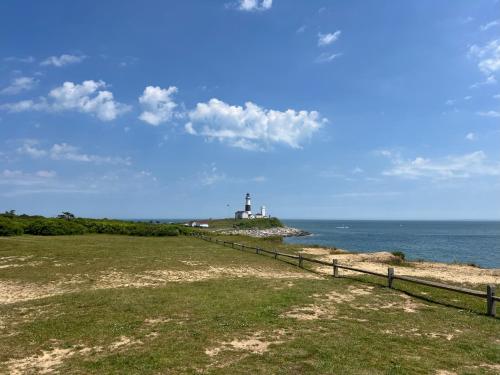 Walk To Beach - Bright, Pond-Facing 2BR Leisurama in Montauk, USA