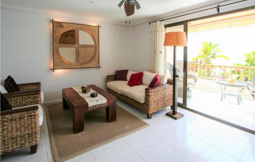 Amazing home in Santa Pola w/ 5 Bedrooms - image 4