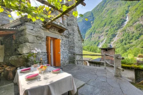 Rustico Val Bavona with Terraces for 4 - Happy Rentals in Sabbione, Schweiz