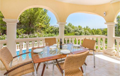 Erkély/terasz, Gorgeous Home In Trullent in Orba