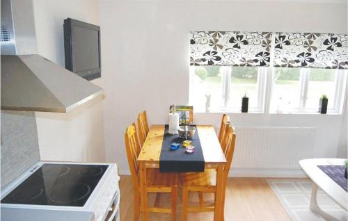 virtuve, Cozy Home In Solvesborg With Wifi in Mollebjorke