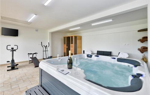 Aktivitātes, Awesome Home In Krasic With Sauna in Kumroveca